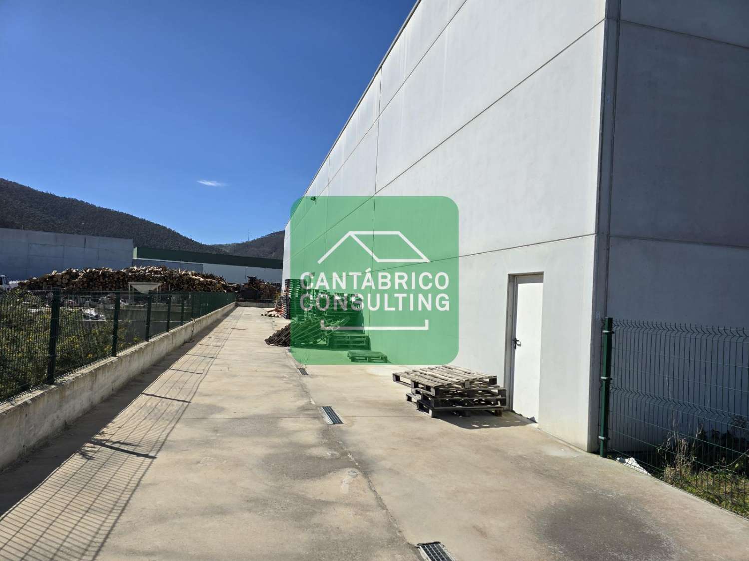 Industrial for sale in Coaña