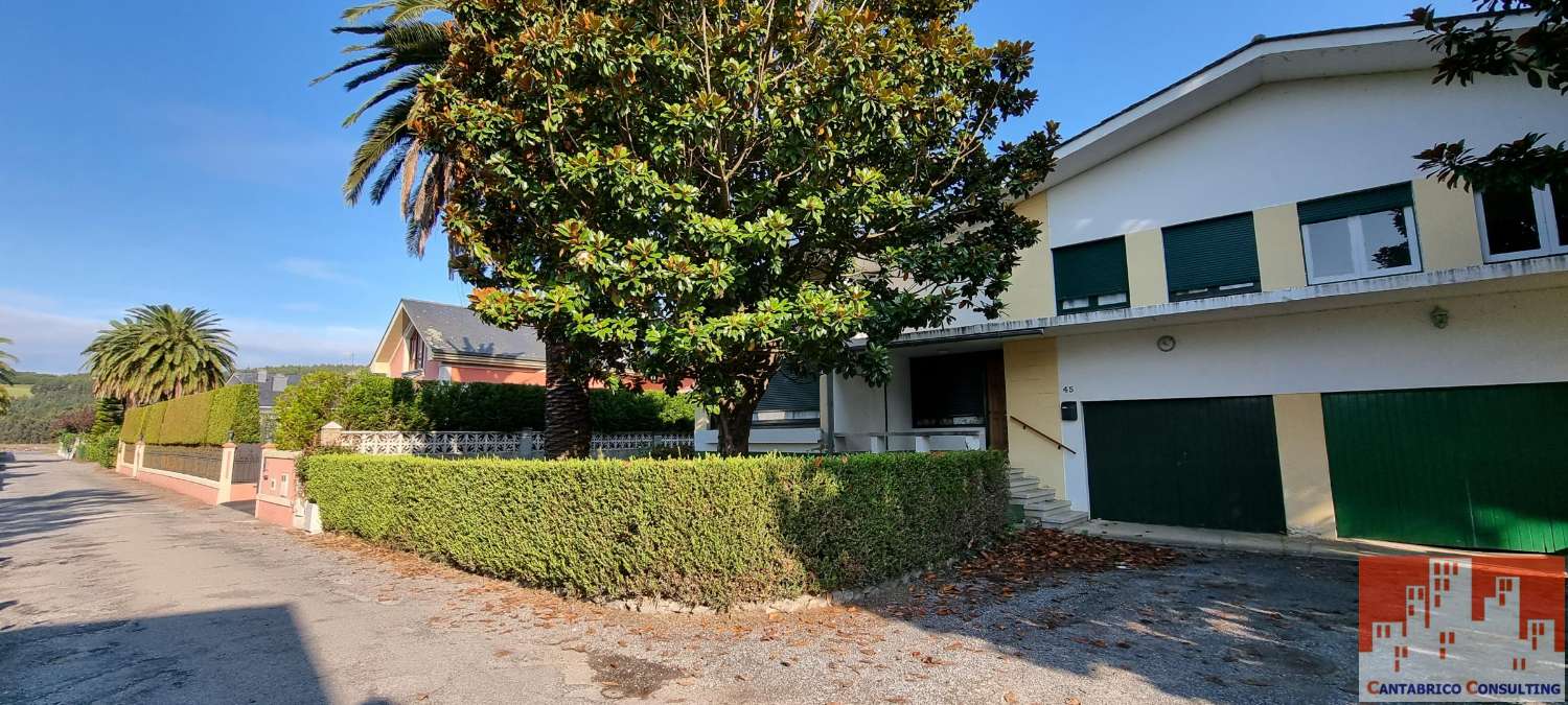 Propiedad con 2 Chalets Pareados al lado de la Ría de NAVIA, Asturias