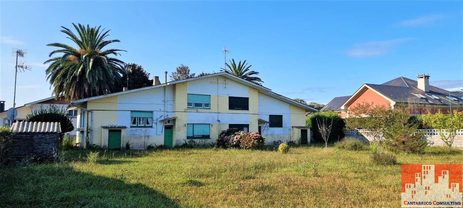 Propiedad con 2 Chalets Pareados al lado de la Ría de NAVIA, Asturias