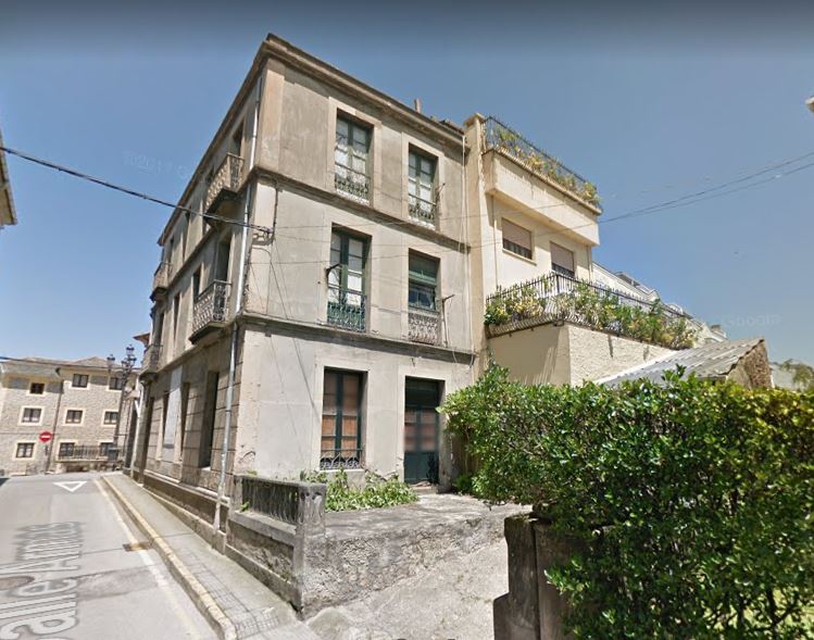 Building for sale in Navia