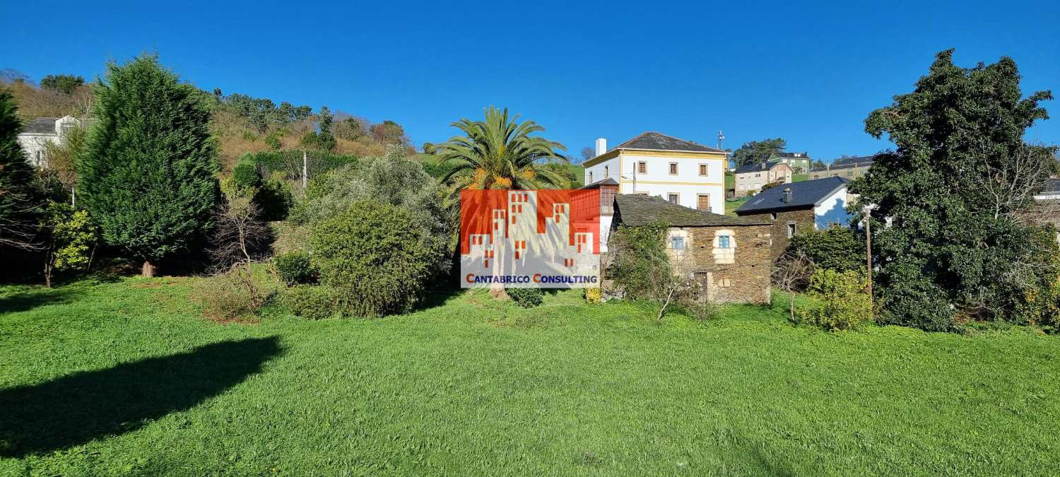 Finca Edificable con Casa a Rehabilitar y Hórreo en estado aceptable en Villacondide, Coaña