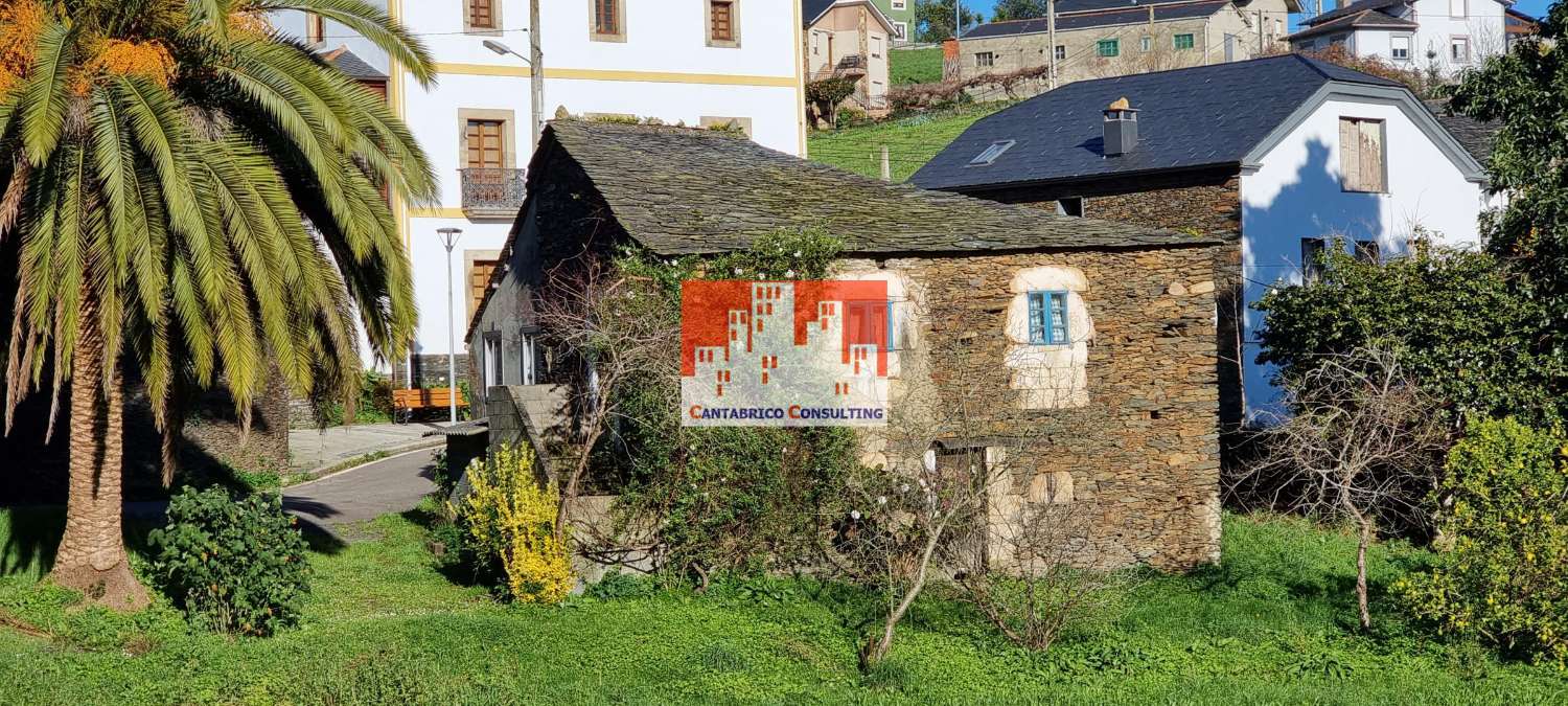 Finca Edificable con Casa a Rehabilitar y Hórreo en estado aceptable en Villacondide, Coaña