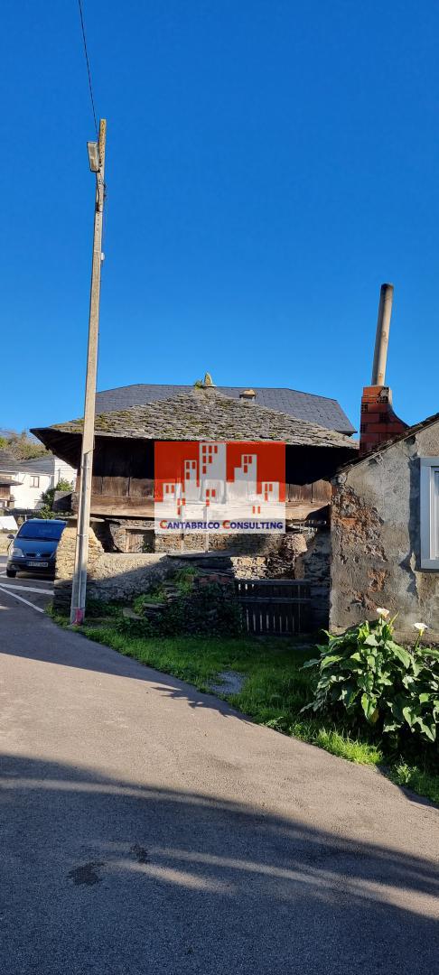 Finca Edificable con Casa a Rehabilitar y Hórreo en estado aceptable en Villacondide, Coaña