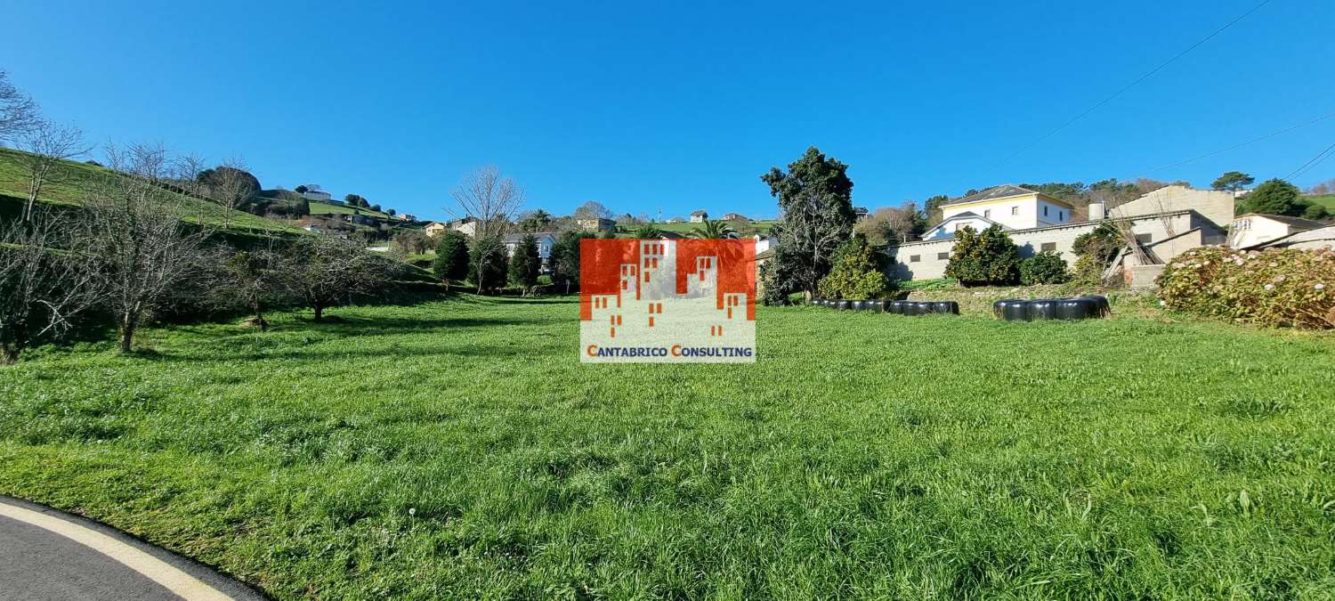 Finca Edificable con Casa a Rehabilitar y Hórreo en estado aceptable en Villacondide, Coaña