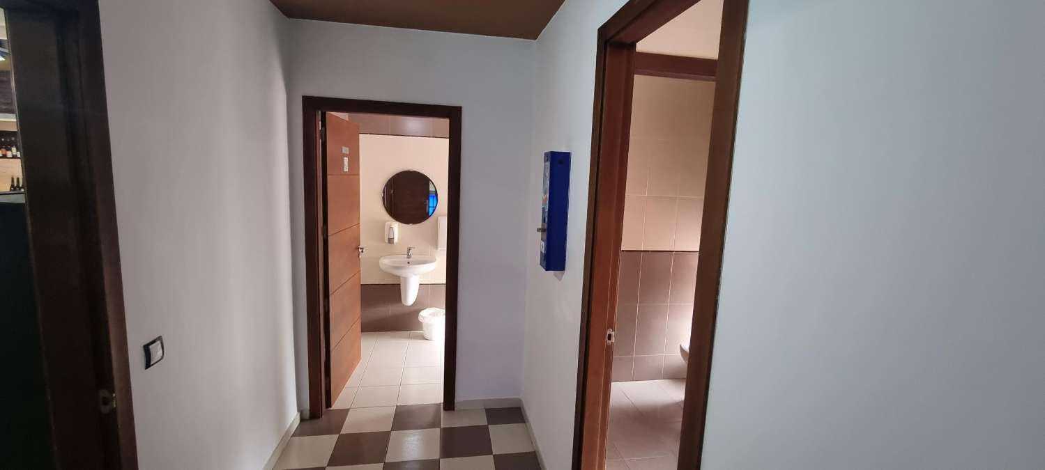 **Oportunidad Única: Venta de Restaurante en Puerto de Vega, Asturias**
