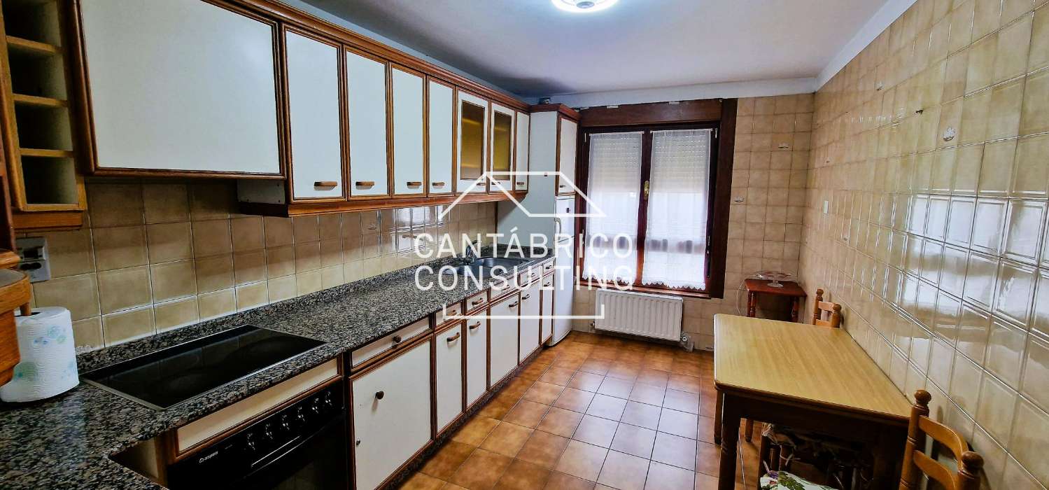 NAVIA PISO GRANDE EN ESTADO HABITABLE TERCERA PLANTA SIN ASCENSOR 3 DORMITORIOS CALEFACCIÓN