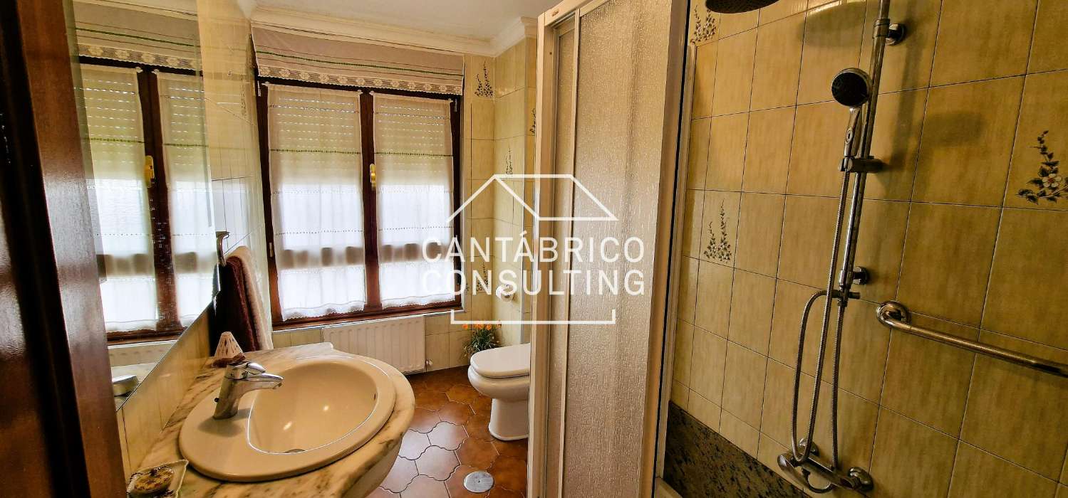 NAVIA PISO GRANDE EN ESTADO HABITABLE TERCERA PLANTA SIN ASCENSOR 3 DORMITORIOS CALEFACCIÓN