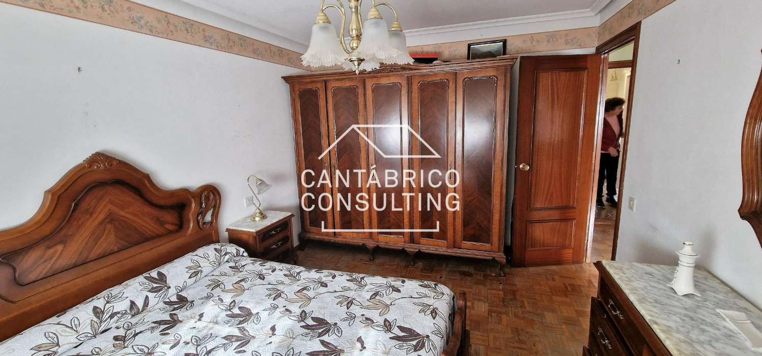 NAVIA PISO GRANDE EN ESTADO HABITABLE TERCERA PLANTA SIN ASCENSOR 3 DORMITORIOS CALEFACCIÓN