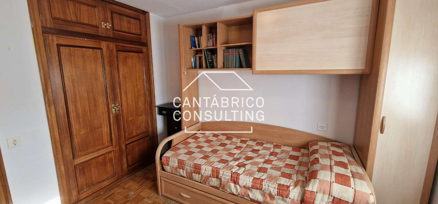 NAVIA PISO GRANDE EN ESTADO HABITABLE TERCERA PLANTA SIN ASCENSOR 3 DORMITORIOS CALEFACCIÓN