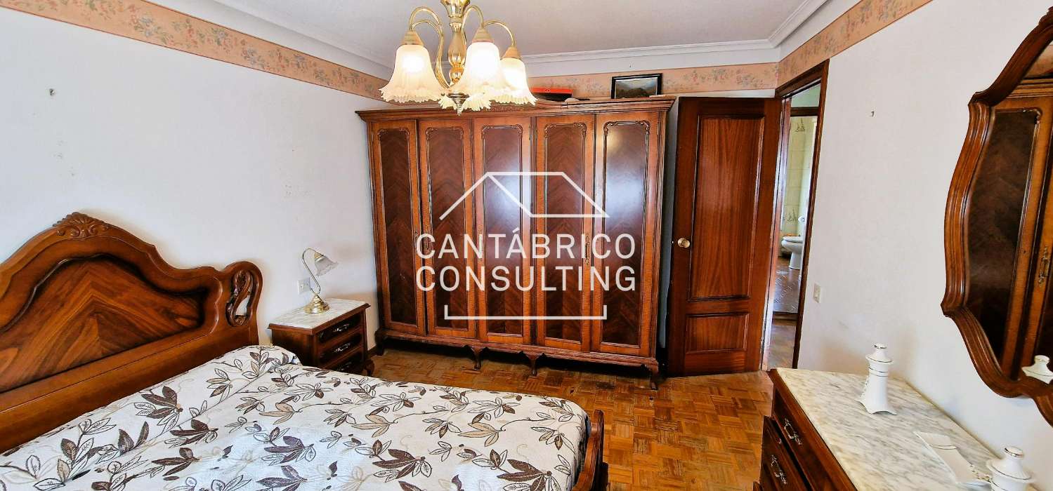 NAVIA PISO GRANDE EN ESTADO HABITABLE TERCERA PLANTA SIN ASCENSOR 3 DORMITORIOS CALEFACCIÓN