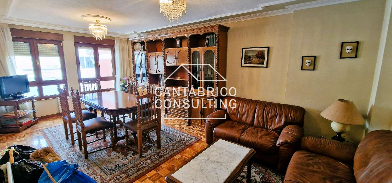 NAVIA PISO GRANDE EN ESTADO HABITABLE TERCERA PLANTA SIN ASCENSOR 3 DORMITORIOS CALEFACCIÓN