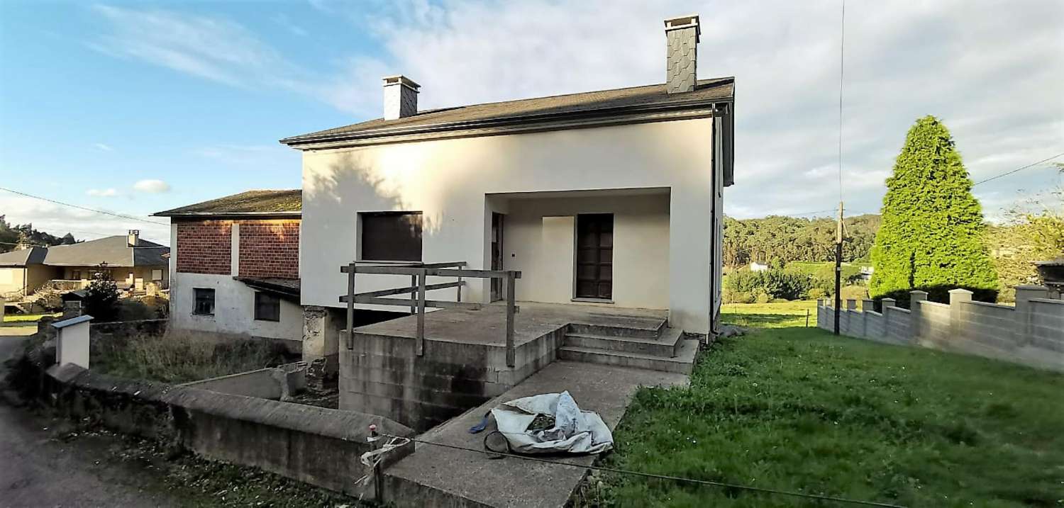 ZONA NAVIA - CASA ESTRUCTURA NUEVA 250 METROS SIN TERMINAR INTERIOR