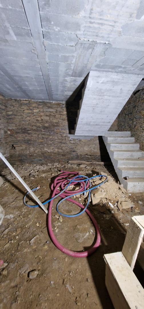 ZONA NAVIA - CASA ESTRUCTURA NUEVA 250 METROS SIN TERMINAR INTERIOR