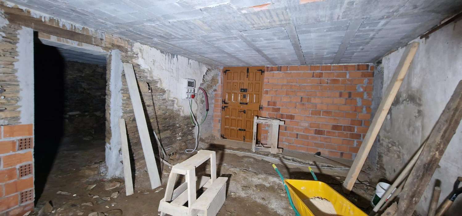 ZONA NAVIA - CASA ESTRUCTURA NUEVA 250 METROS SIN TERMINAR INTERIOR