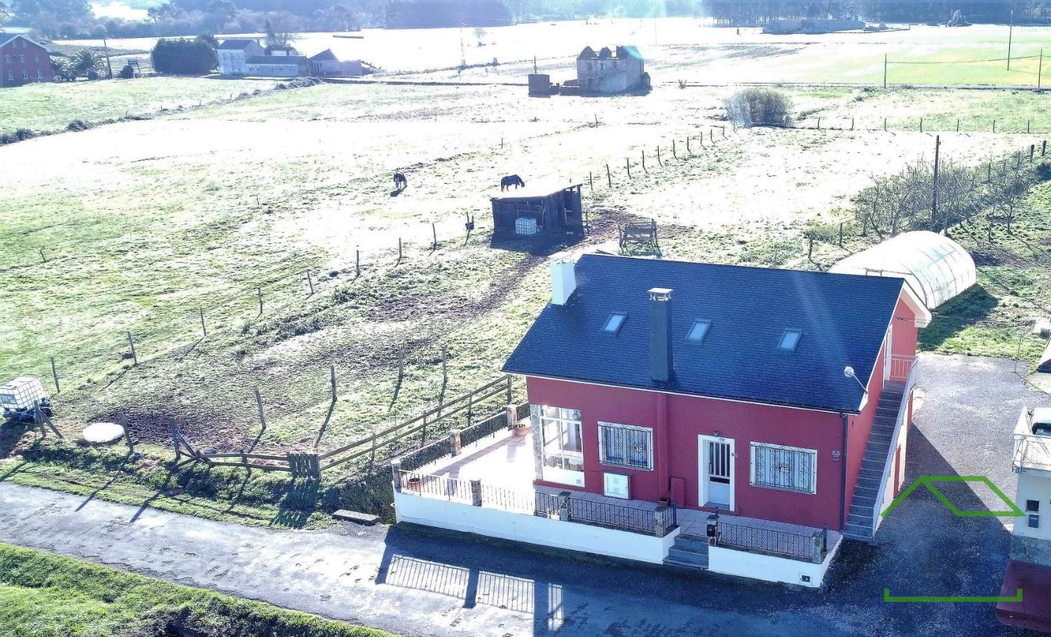 MAISON AVEC 2 MAISONS, ANNEXES ET PROPRIÉTÉ TRÈS PROCHE DES PLAGES À LA DEVESA - RIBADEO - LUGO