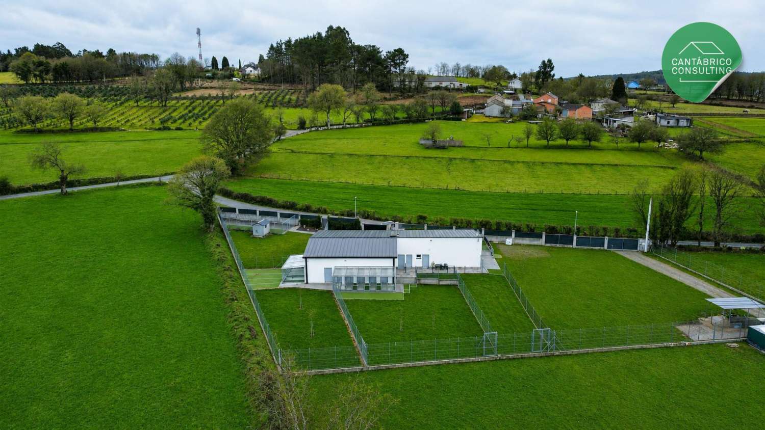 Exclusiva Propiedad con Hotel de Mascotas y Vivienda en Rozas (Lugo)