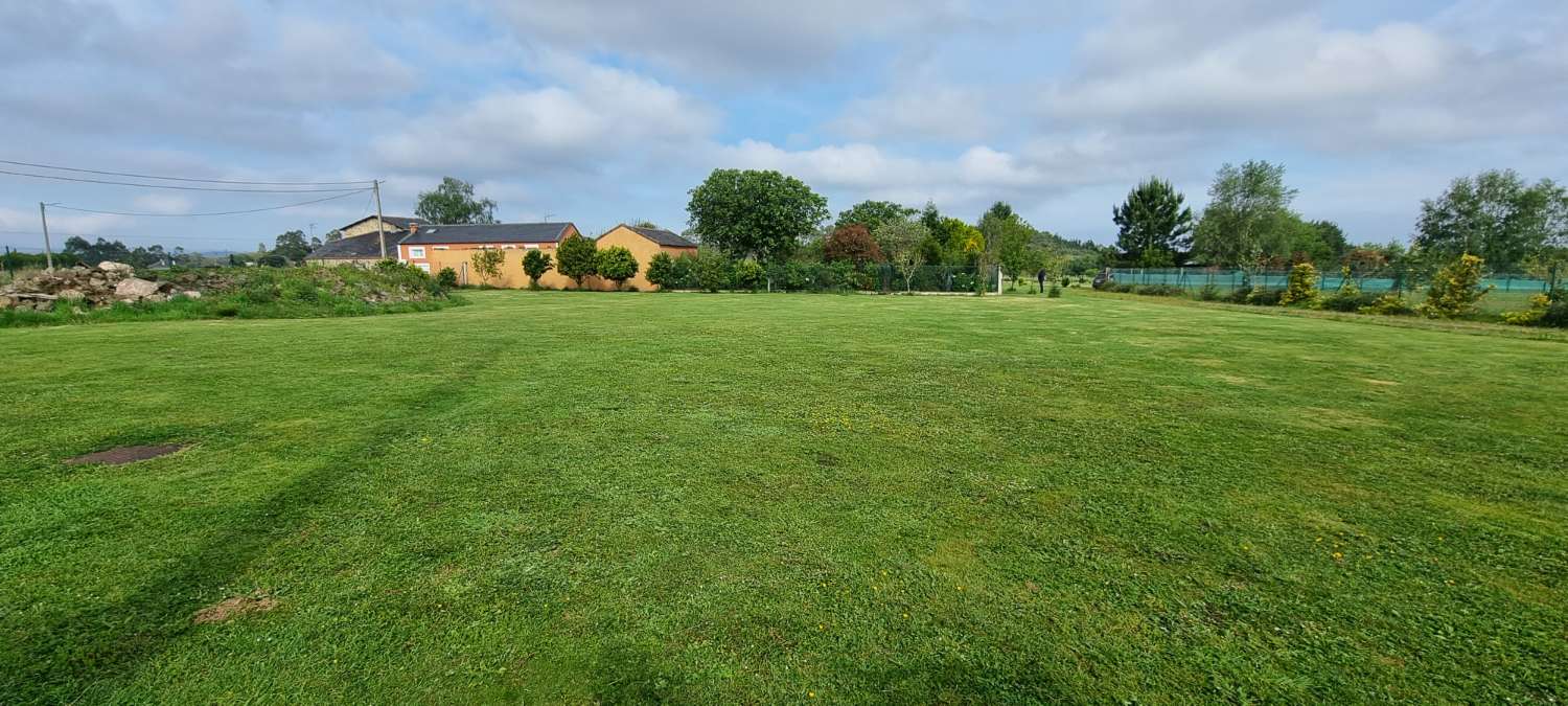 Plot en venda in Castropol