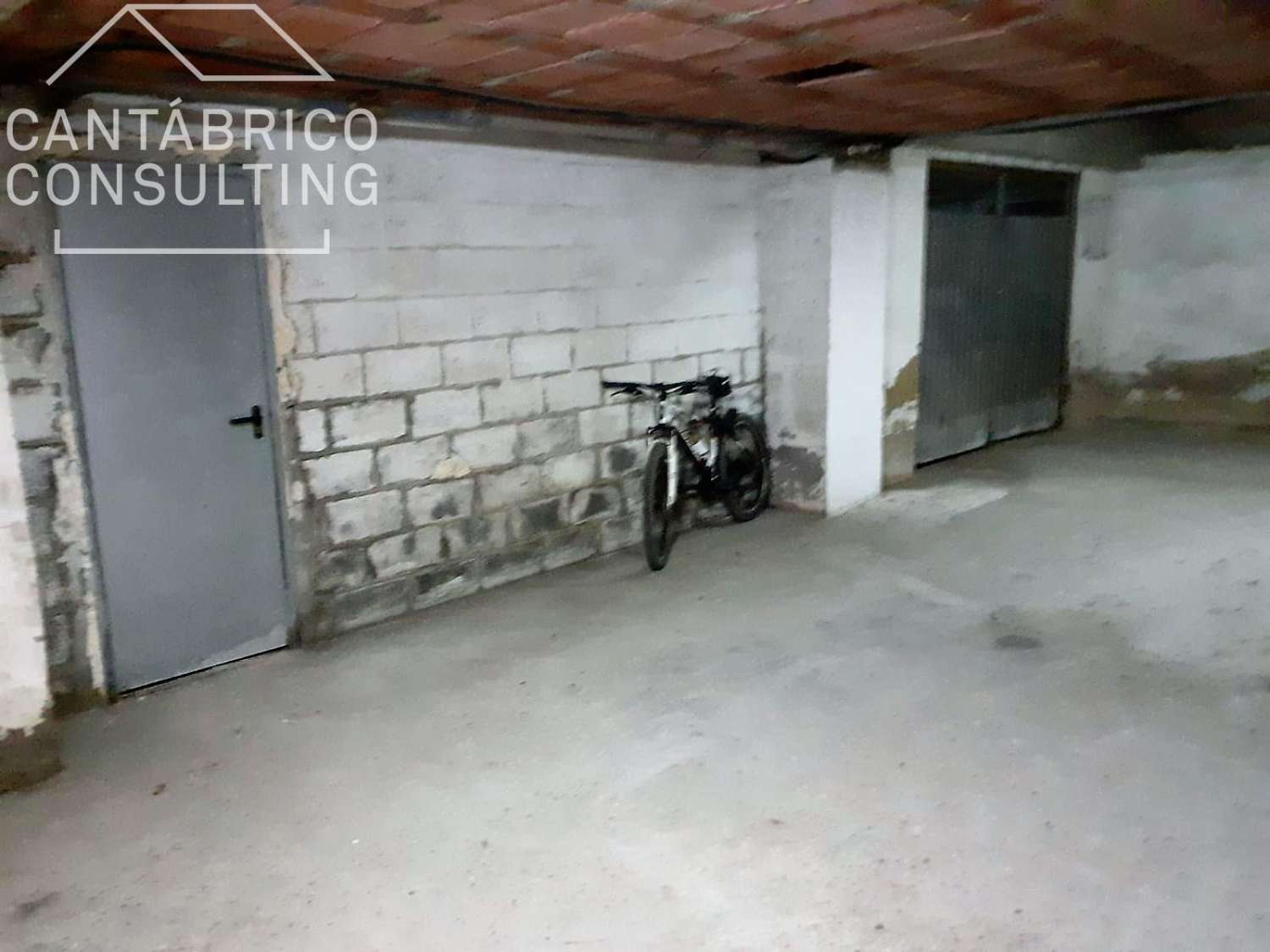 Garage en vente à Coaña