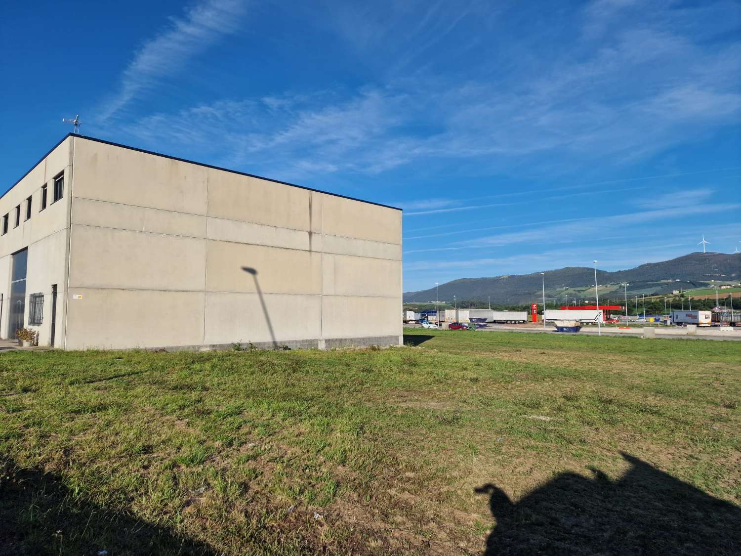 PARCELA INDUSTRIAL DE 2.811 METROS CON EDIFICABILIDAD DE  4.171m    EN POLIGONO SALCEDO - NAVIA