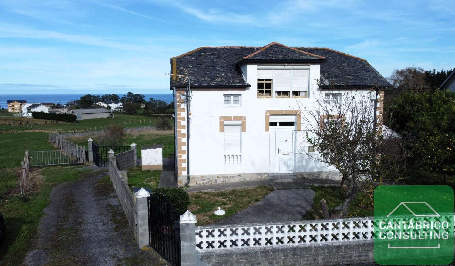 CASA HABITABLE Y AMUEBLADA CON FINCA CERRADA CARTAVIO – COAÑA - ASTURIAS