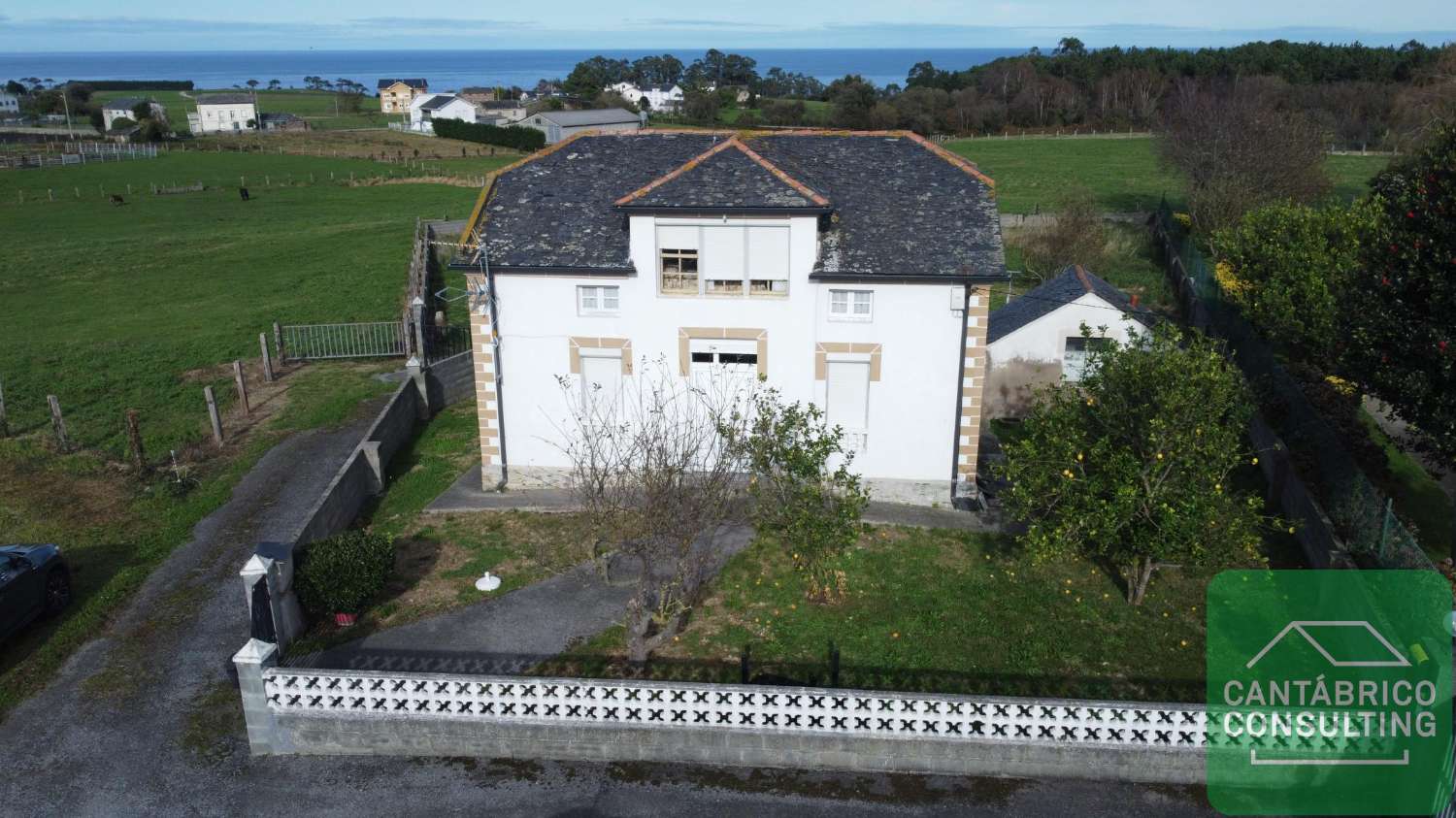 CASA HABITABLE Y AMUEBLADA CON FINCA CERRADA CARTAVIO – COAÑA - ASTURIAS