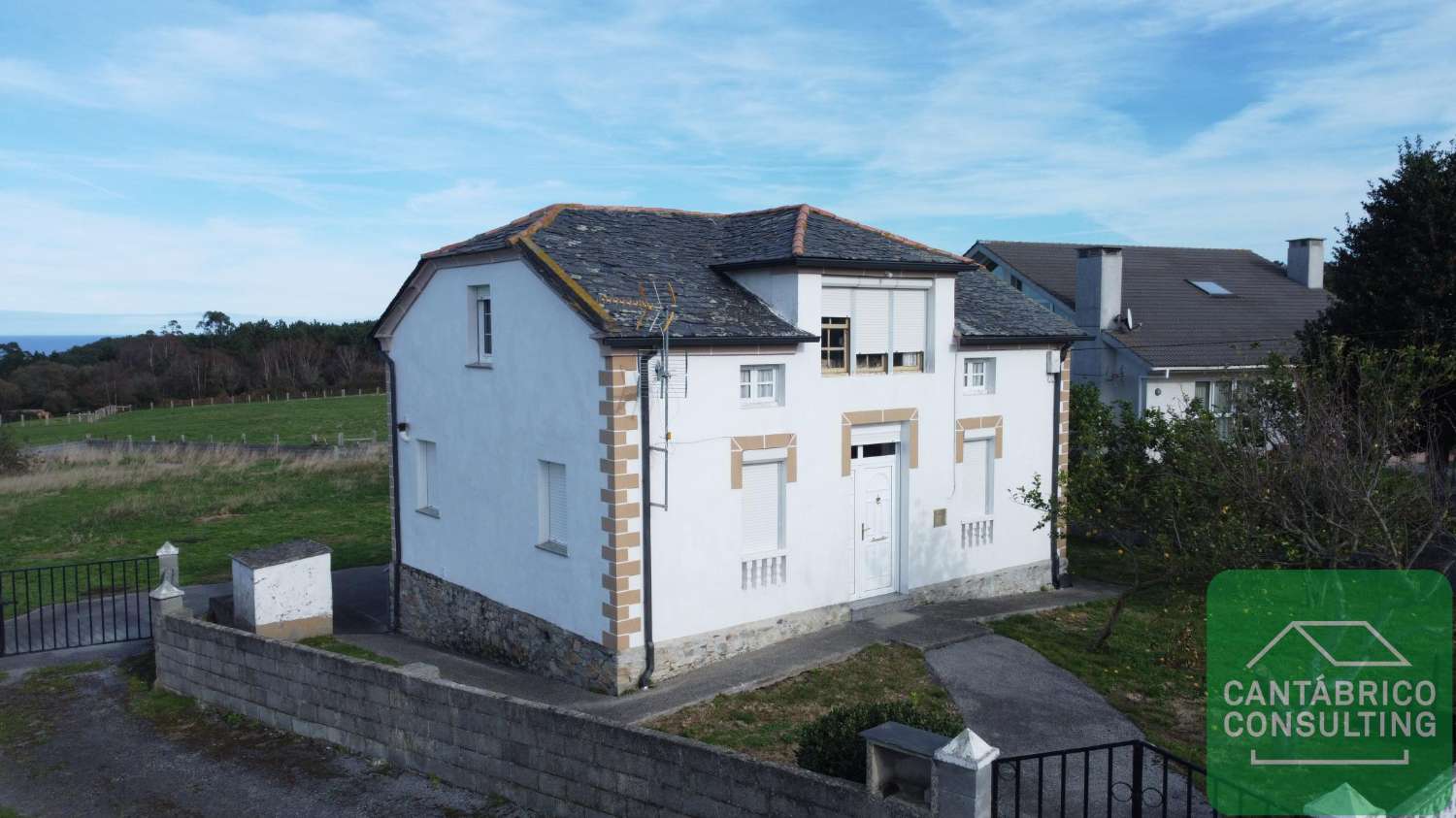 CASA HABITABLE Y AMUEBLADA CON FINCA CERRADA CARTAVIO – COAÑA - ASTURIAS