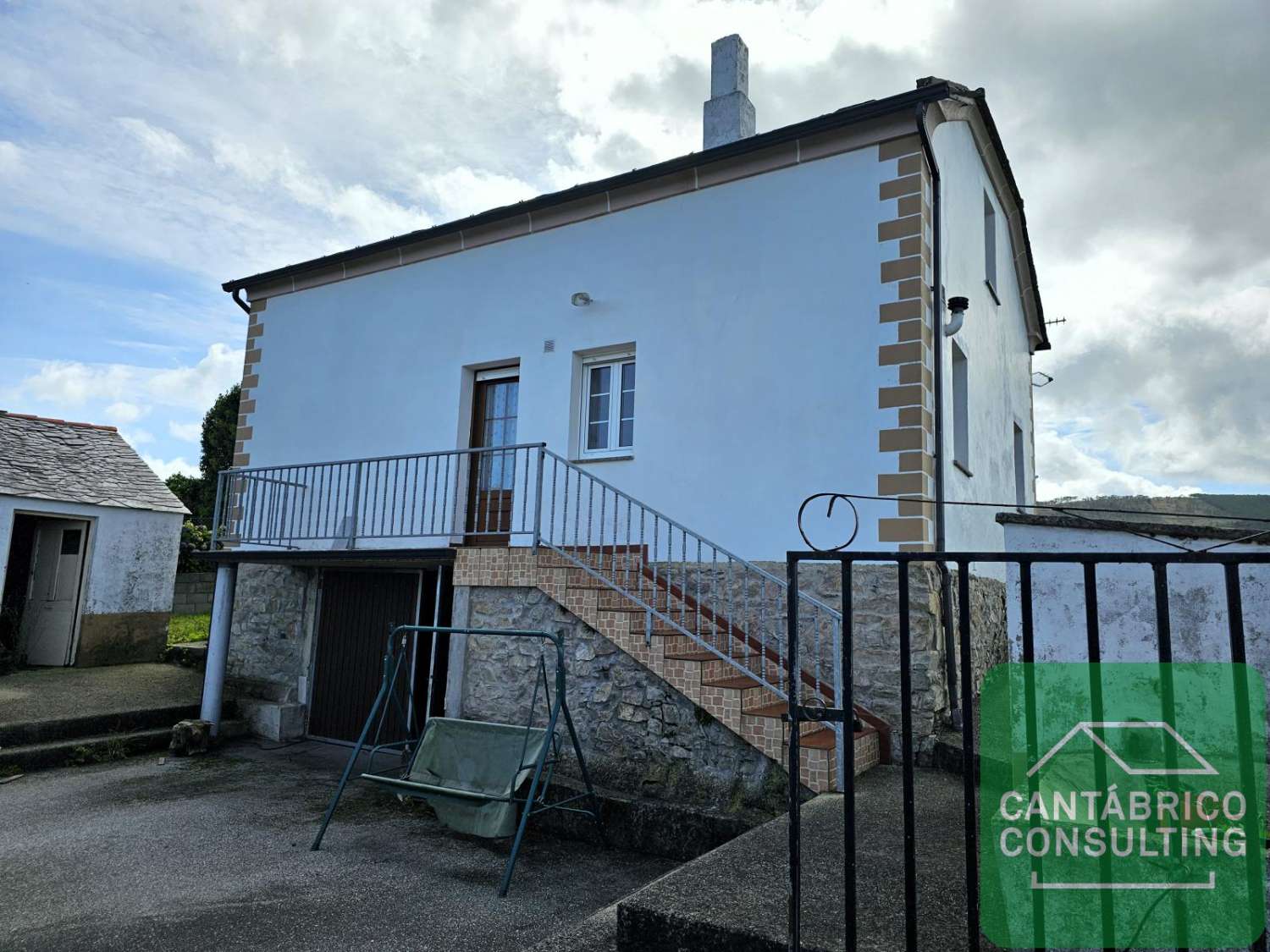 CASA HABITABLE Y AMUEBLADA CON FINCA CERRADA CARTAVIO – COAÑA - ASTURIAS