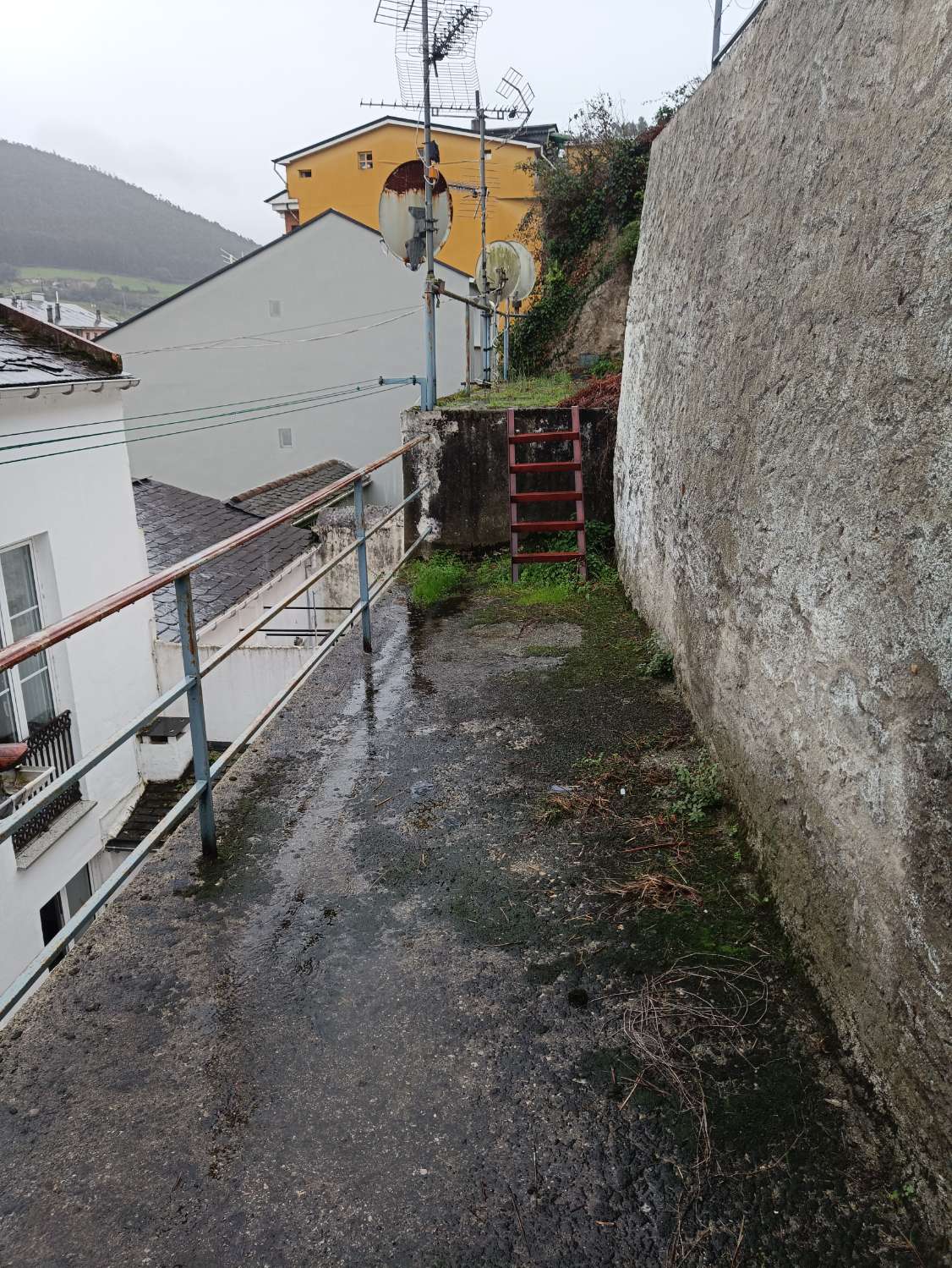 BONITA CASA ADOSADA ESTADO HABITABLE EN VEGADEO – OCCIDENTE DE ASTURIAS