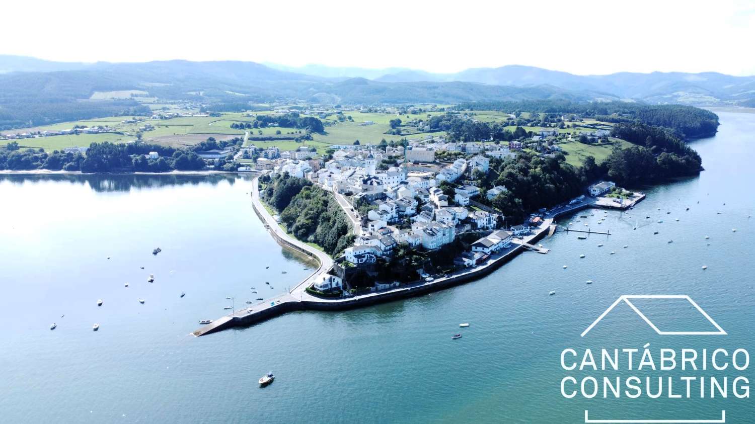 MAISON DE VILLE DE 3 CHAMBRES AVEC GARAGE ET SALLE DE STOCKAGE DANS UNE NOUVELLE PROMOTION À CASTROPOL ASTURIES