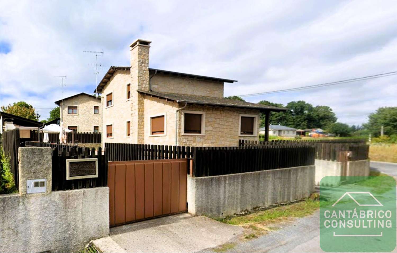 CASA CON FINCA CERRADA Y PISCINA AL LADO DE LUGO – SANTO MATIAS – O VERAL – LUGO