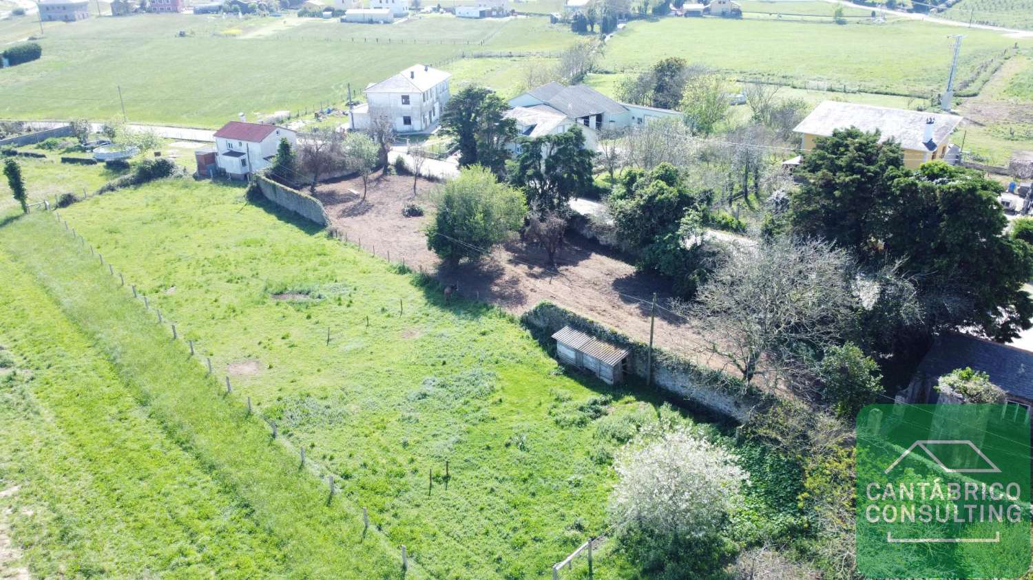 TRADICIONAL CASA DE CAMPO ASTURIANA CON FINCA DE 1.470 m².