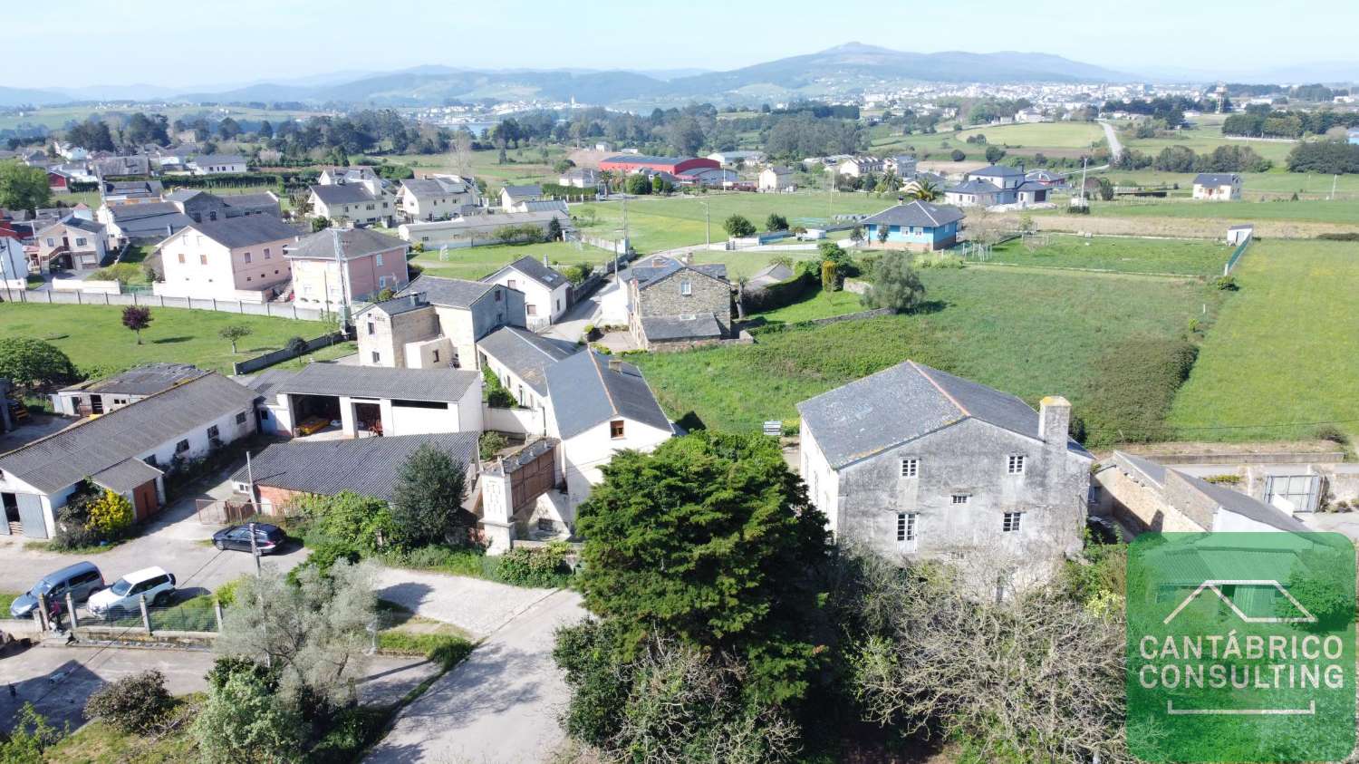 TRADICIONAL CASA DE CAMPO ASTURIANA CON FINCA DE 1.470 m².