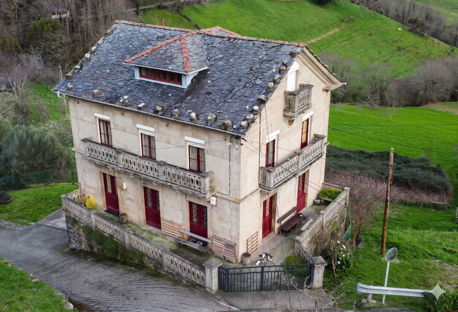 GRAN CASA  ESPECIAL ESTILO INDIANO CON VISTAS DE ENSUEÑO EN DOIRAS BOAL - ASTURIAS