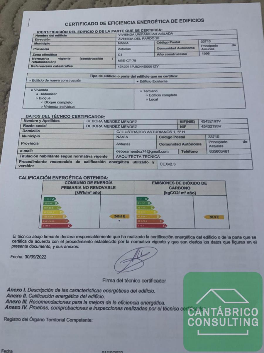 **Impresionante Chalet Clásico en Navia: Lujo y Espacio a Escala Monumental Para Acondicionar y actualizar**