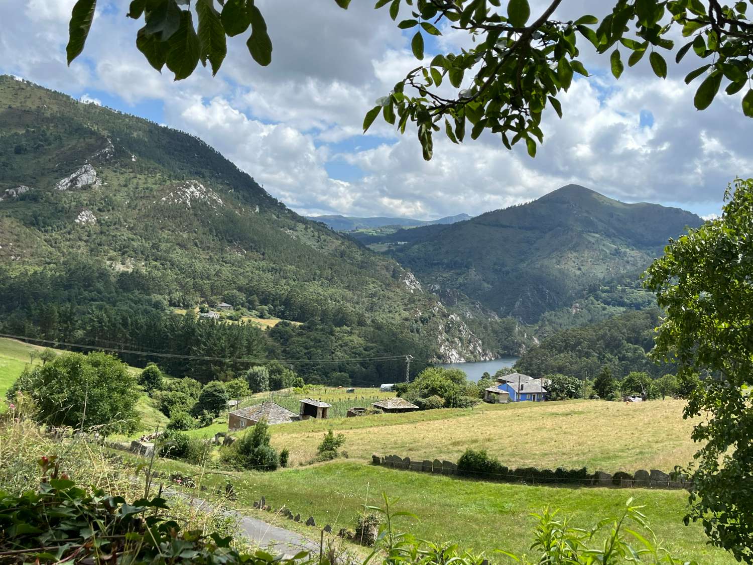 -VENTA DE CASA RÚSTICA EN SERANDINAS – BOAL (ASTURIAS).-