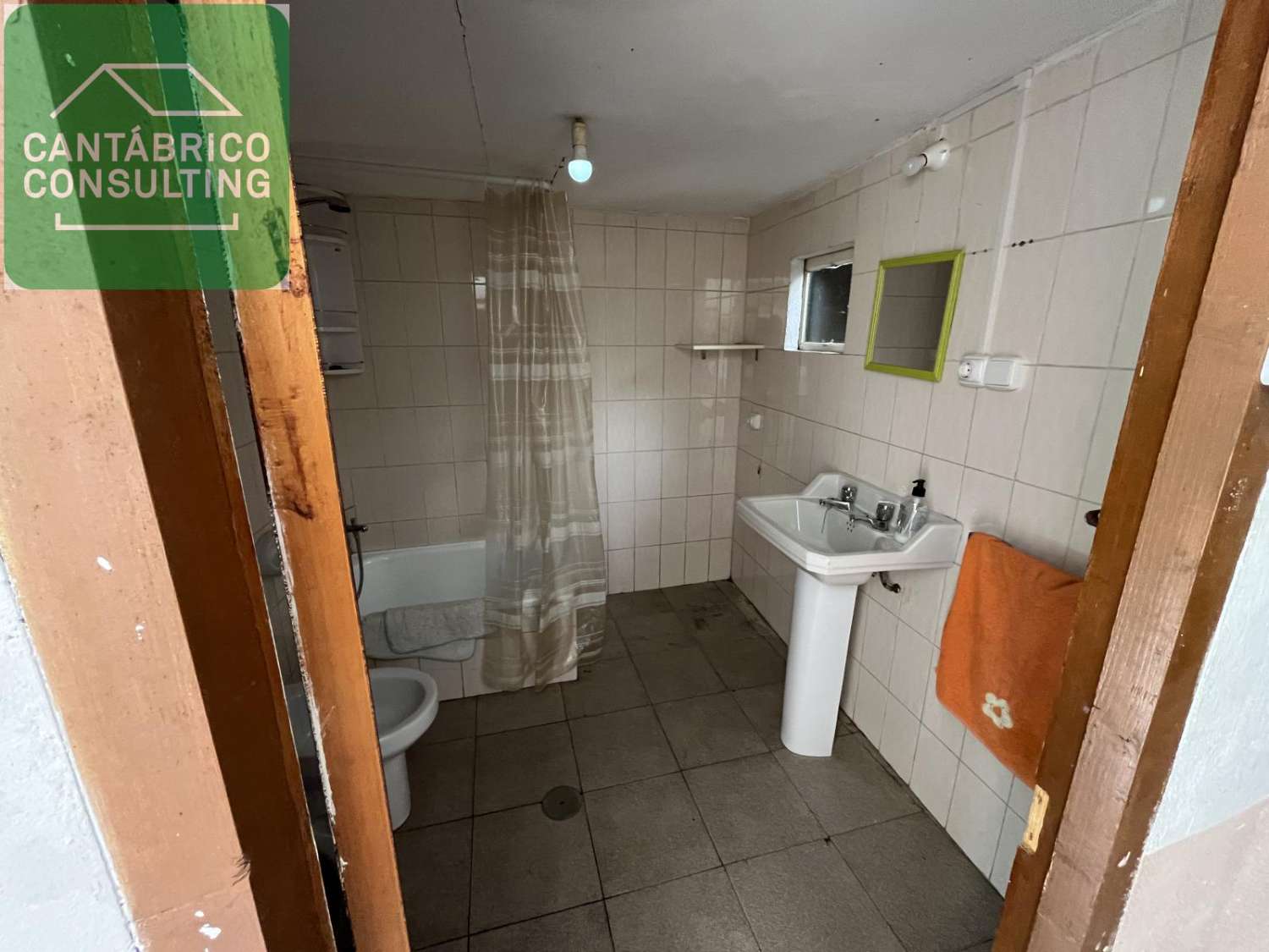 -VENTA DE CASA RÚSTICA EN SERANDINAS – BOAL (ASTURIAS).-