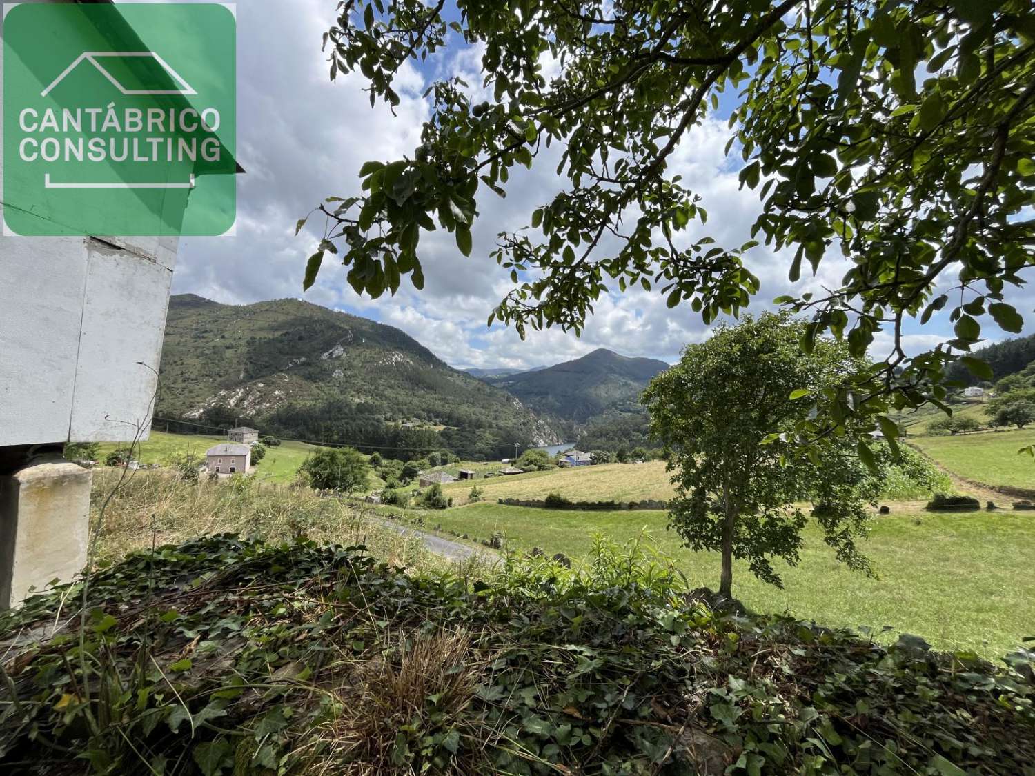 -VENTA DE CASA RÚSTICA EN SERANDINAS – BOAL (ASTURIAS).-