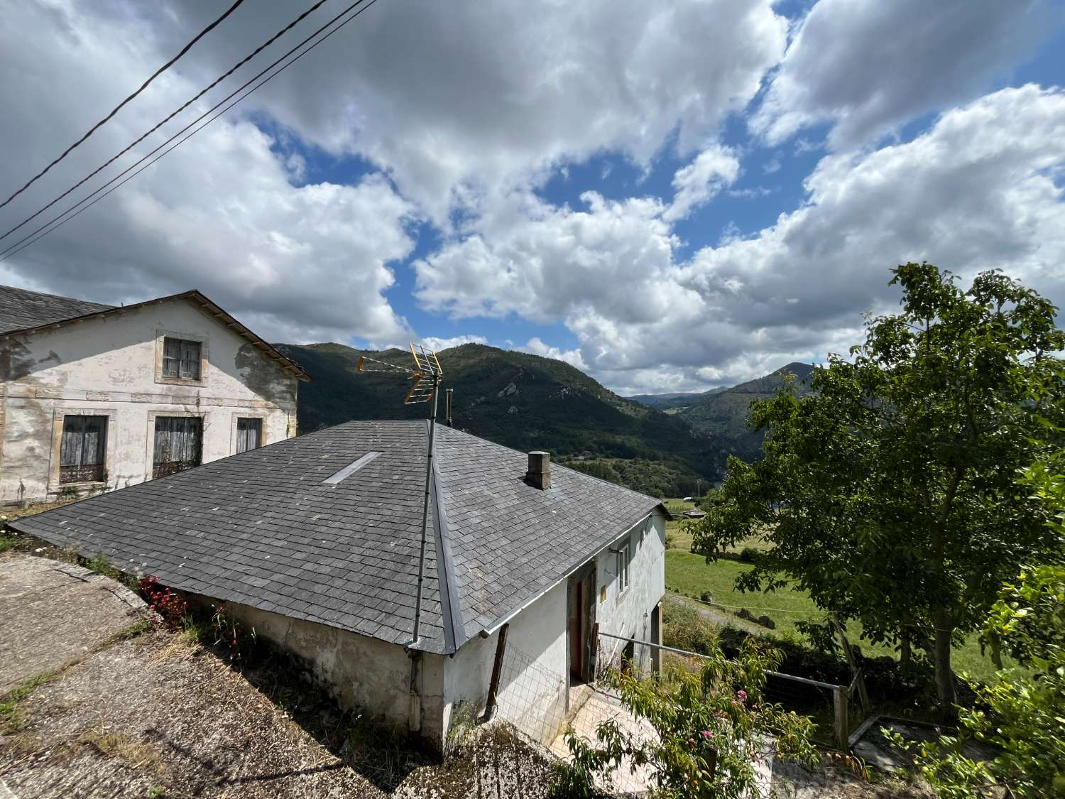 -VENTA DE CASA RÚSTICA EN SERANDINAS – BOAL (ASTURIAS).-