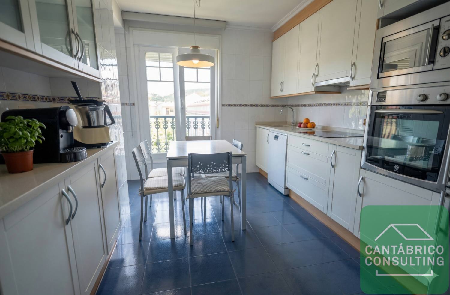 Duplex, 2 våningar till salu i Navia