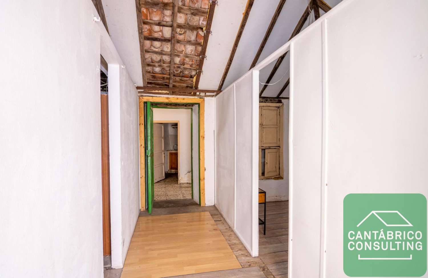 GUIA DE ISORA CASA CON TERRENO URBANO IDEAL INVERSORES