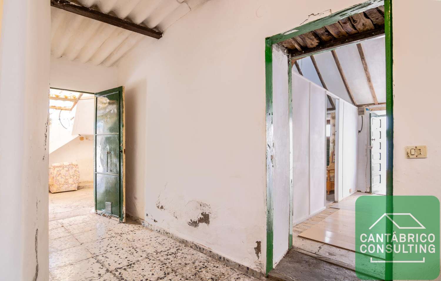 GUIA DE ISORA CASA CON TERRENO URBANO IDEAL INVERSORES