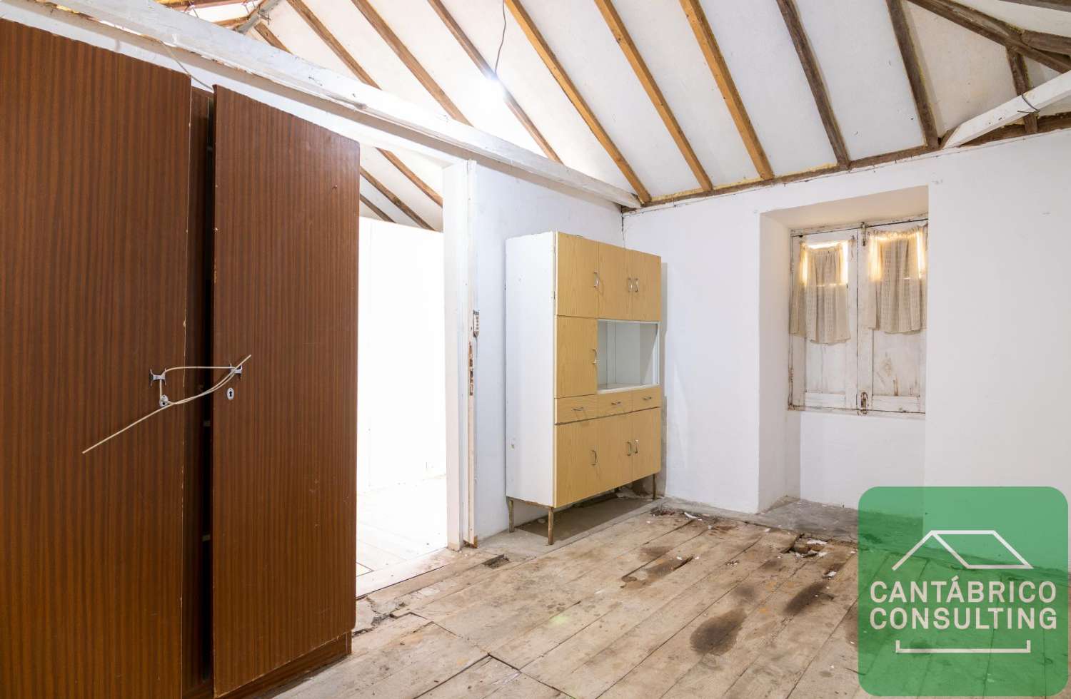 GUIA DE ISORA CASA CON TERRENO URBANO IDEAL INVERSORES