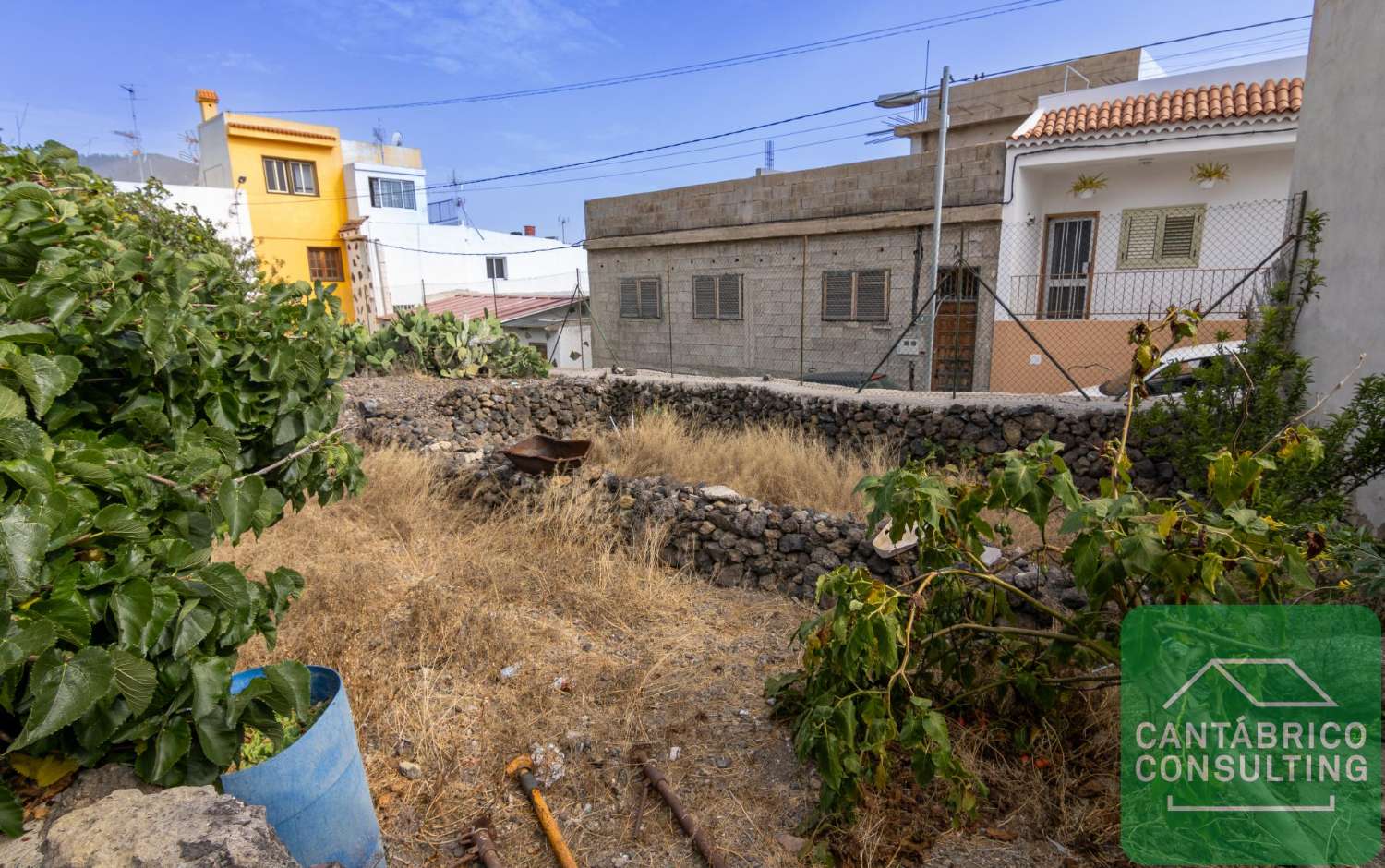 GUIA DE ISORA CASA CON TERRENO URBANO IDEAL INVERSORES