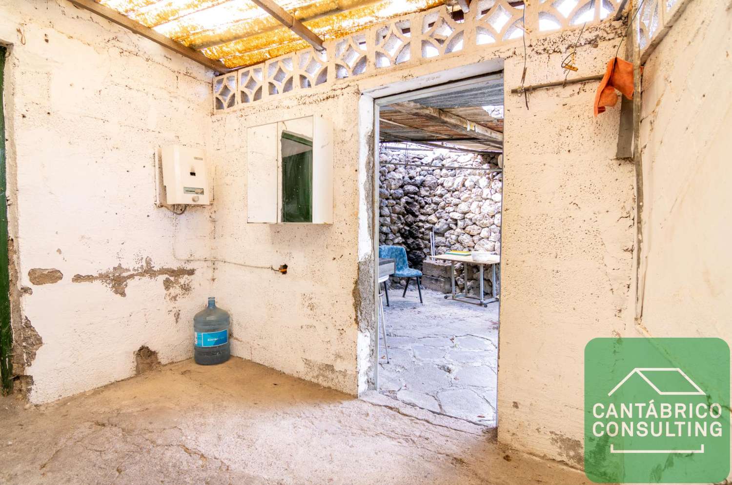 GUIA DE ISORA CASA CON TERRENO URBANO IDEAL INVERSORES