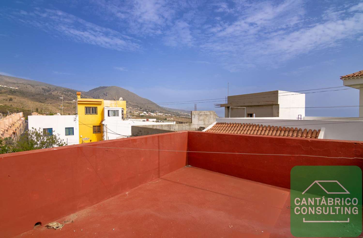 GUIA DE ISORA CASA CON TERRENO URBANO IDEAL INVERSORES