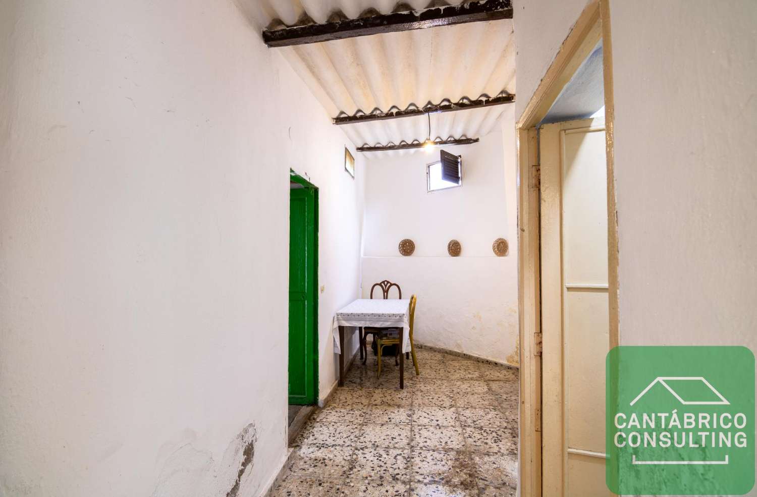 GUIA DE ISORA CASA CON TERRENO URBANO IDEAL INVERSORES