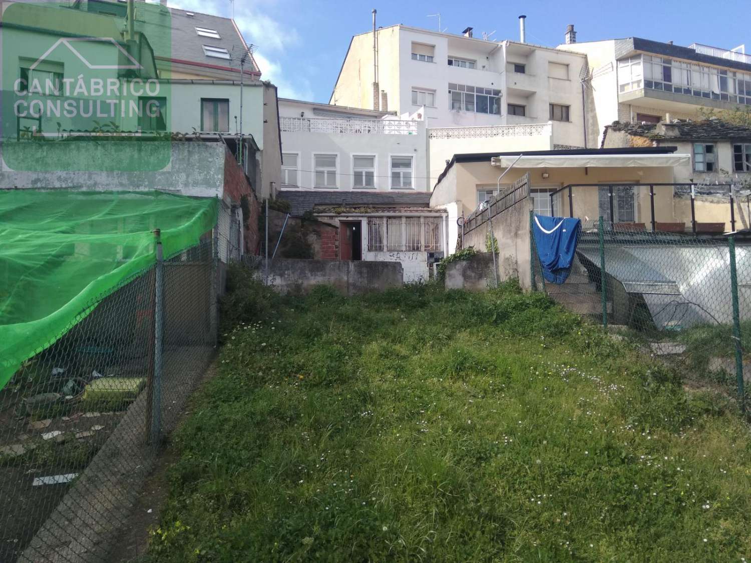RIBADEO VENTA VIVIENDA CON FINCA EDIFICABLE EN CALLE SAN MIGUEL