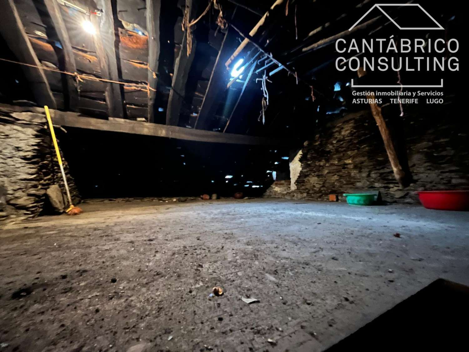 CASA TRADICIONAL DE PIEDRA CON GRAN POTENCIAL EN TRELLES, (COAÑA).