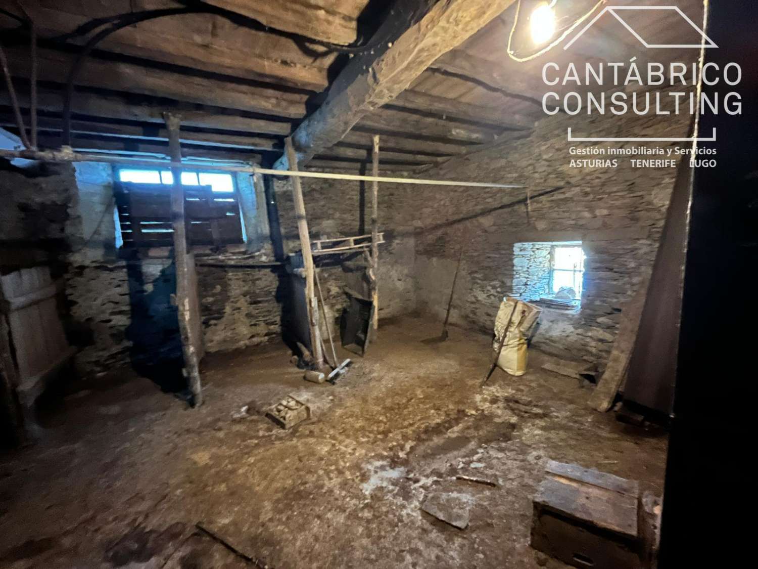 CASA TRADICIONAL DE PIEDRA CON GRAN POTENCIAL EN TRELLES, (COAÑA).