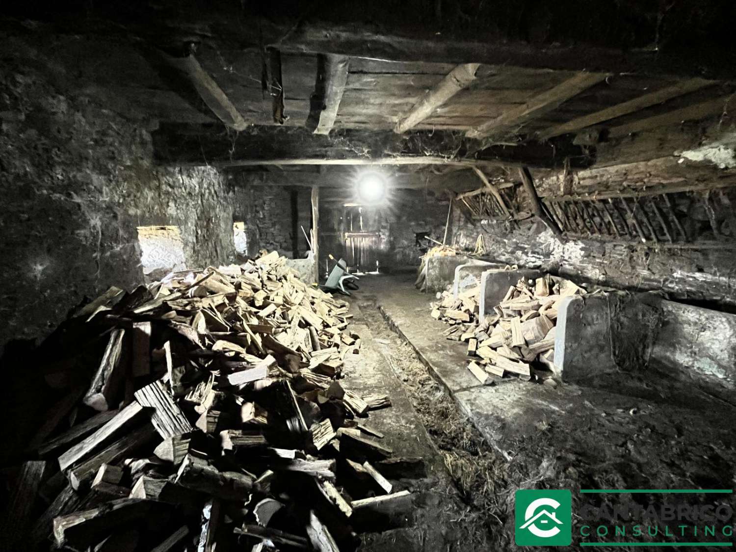 VENTA CASONA DE PUEBLO TRADICIONAL CON FINCA EN LENDEQUINTANA – VILLAYÓN – ASTURIAS